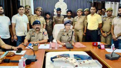 Photo of पुलिस व SOG का बड़ा एक्शन, मुठभेड़ के बाद अंतरजनपदीय शातिर चोर गिरोह के 03 सदस्य गिरफ्तार; 09 लाख के जेवरात, नकदी व असलहे बरामद