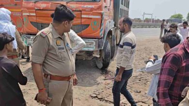 Photo of सिकंदरा में ट्रक की चपेट में आकर बाइक सवार महिला गंभीर