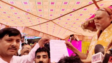 Photo of कानपुर देहात: सपा नेता हाजी फैजान खान ने अविमुक्तेश्वरानंद महाराज को सौंपा ज्ञापन, गाय को राष्ट्रीय माता घोषित करने की उठाई मांग