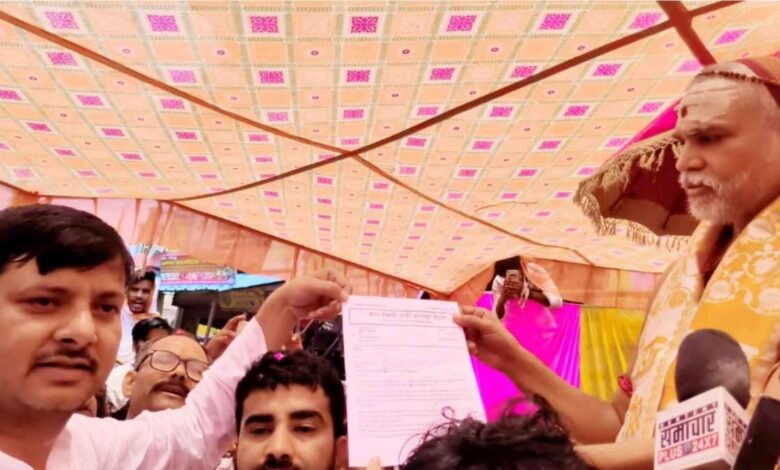 हाजी फैजान खान द्वारा गाय को राष्ट्रीय माता घोषित करने के लिए सौंपा गया ज्ञापन पत्र