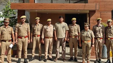 Photo of कानपुर देहात: 7 मुकदमों में वांछित इनामी अपराधी सूरज चढ़ा पुलिस के हत्थे