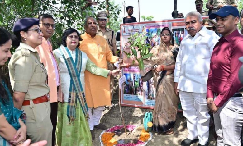 विश्व पर्यावरण दिवस 2026 कानपुर देहात नगर वाटिका नबीपुर वृक्षारोपण कार्यक्रम