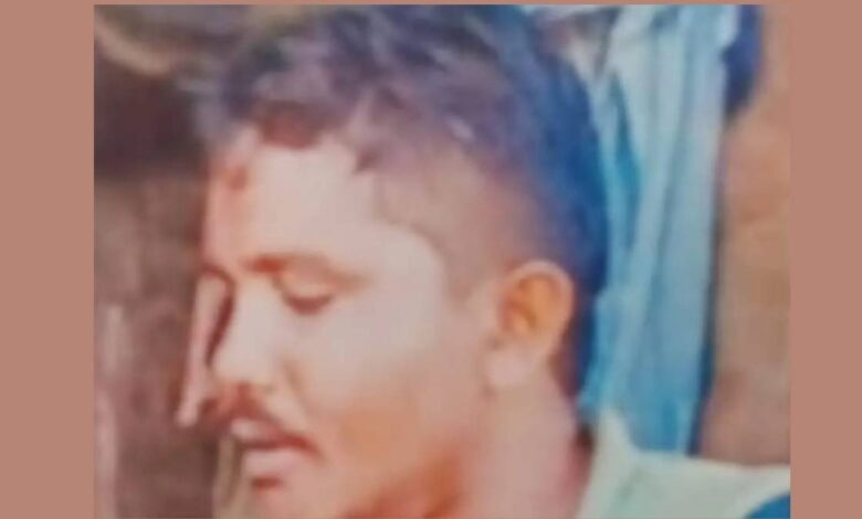 कानपुर देहात के गजनेर में युवक की मौत के बाद जांच करती पुलिस
