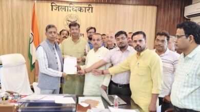 Photo of कानपुर देहात की आवागमन की समस्या को लेकर व्यापारियों ने जिलाधिकारी के चौखट पर दी दस्तक