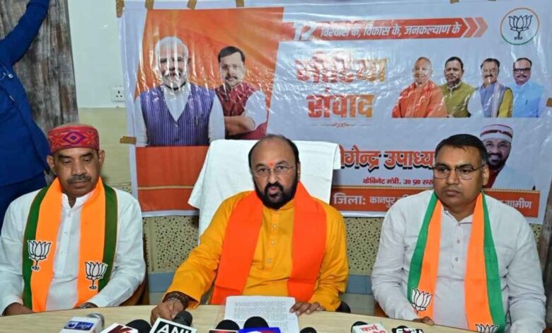 कानपुर में मीडिया प्रतिनिधियों को संबोधित करते उच्च शिक्षा मंत्री योगेंद्र उपाध्याय।