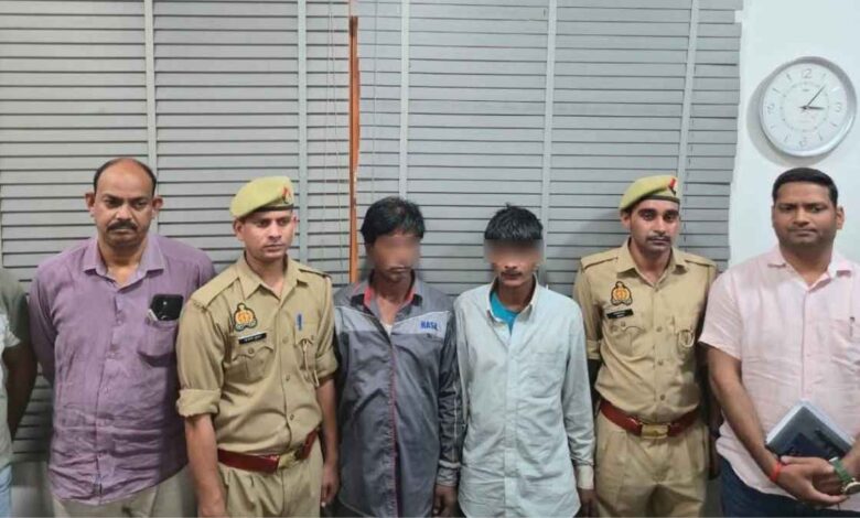 कानपुर की स्वाट टीम और बर्रा पुलिस बरामद चरस के साथ गिरफ्तार तस्करों के साथ खड़ी हुई