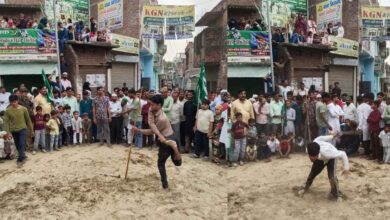 Photo of कानपुर देहात: डेरापुर में मुहर्रम पर निकले ताजिये, कर्बला में सुपुर्द-ए-खाक