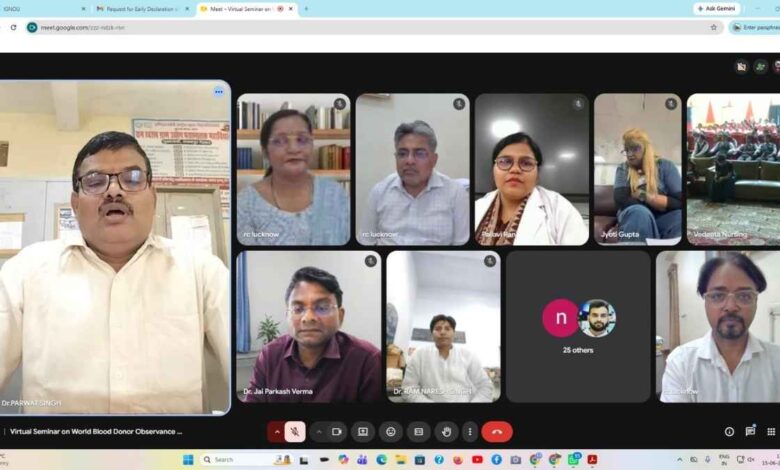 इग्नू द्वारा आयोजित वर्ल्ड ब्लड डोनर डे वेबिनार की स्क्रीन पर जुड़े विशेषज्ञ और छात्र