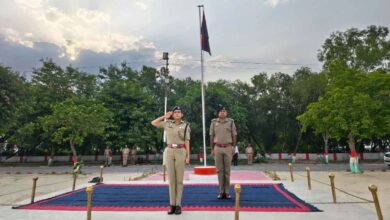 Photo of कानपुर देहात: एसपी श्रद्धा नरेन्द्र पाण्डेय ने शुक्रवार परेड की ली सलामी, पुलिस लाइन का किया गहन निरीक्षण