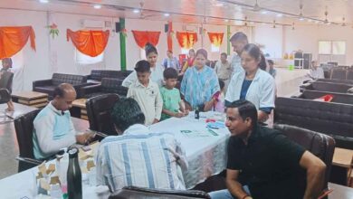 कानपुर देहात: कैप्टन के हुक्म पर पुलिस लाइन्स में सजी सेहत की चौपाल, चमके जवानों और बच्चों के दांत 3 Photo of कानपुर देहात: कैप्टन के हुक्म पर पुलिस लाइन्स में सजी सेहत की चौपाल, चमके जवानों और बच्चों के दांत
