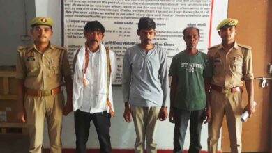 Photo of कानपुर देहात: बरौर में गौकशी समेत अन्य मामलों में फरार तीन वारंटी चढ़े पुलिस के हत्थे,भेजा जेल