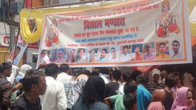 Photo of कानपुर देहात: बालाजी महाराज सेवा समिति की ओर से डाकघर के सामने मुख्य मार्ग पर हुआ भव्य भंडारे का आयोजन।