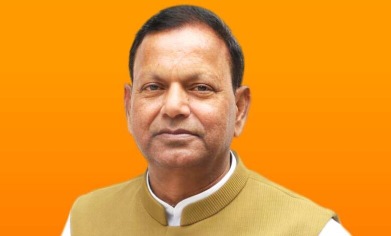 कानपुर देहात आगमन पर भाजपा प्रदेश अध्यक्ष पंकज चौधरी के स्वागत की तैयारियां करते पदाधिकारी