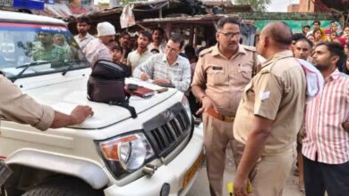 Photo of कानपुर देहात: मंगलपुर में नवविवाहिता का शव फंदे से लटका मिला, जांच में जुटी पुलिस और फोरेंसिक टीम
