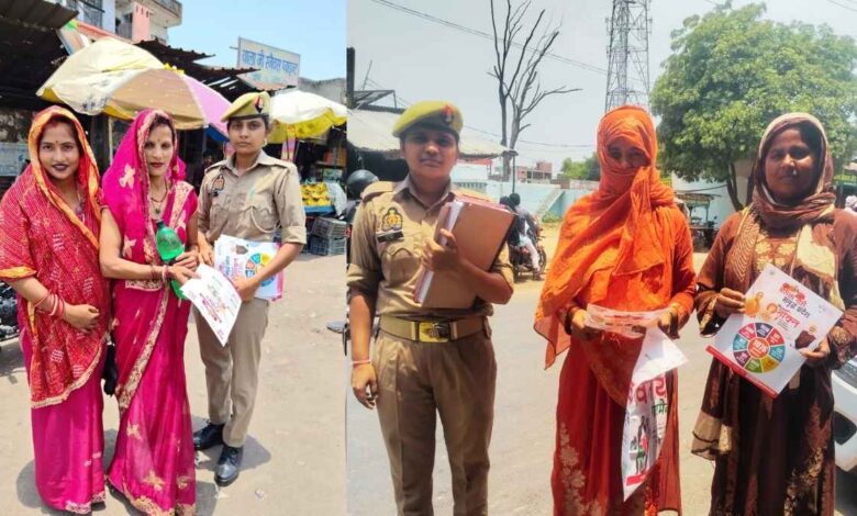 कानपुर देहात पुलिस बाजारों में महिलाओं को सुरक्षा अधिकारों के प्रति जागरूक करती हुई।