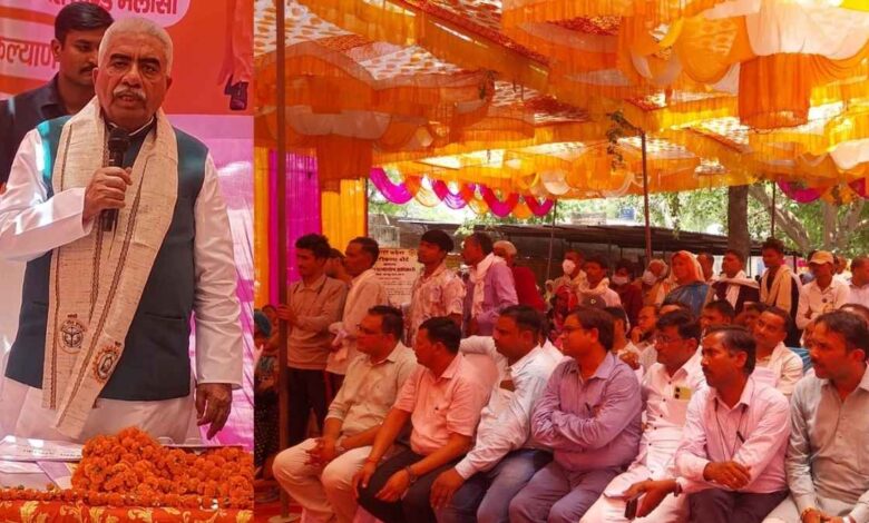 मलासा ब्लॉक में युवाओं को बिजनेस के गुर सिखाते राकेश सचान