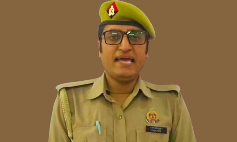 पुलिस कमिश्नरेट लखनऊ द्वारा जारी की गई प्रेस विज्ञप्ति जिसमें आरक्षी सुनील कुमार शुक्ला की बर्खास्तगी का आदेश अंकित है।