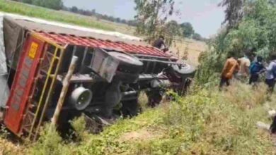 Photo of डेरापुर में आर्टिगा कार और डीसीएम आमने सामने भिड़ीं