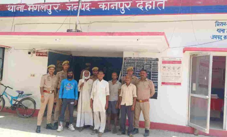 मंगलपुर में विभिन्न मामलों में वांछित 05 वारंटी चढ़े पुलिस के हत्थे,भेजा जेल 1 मंगलपुर पुलिस की गिरफ्त में खड़े पांच वांछित वारंटी और साथ में पुलिस टीम