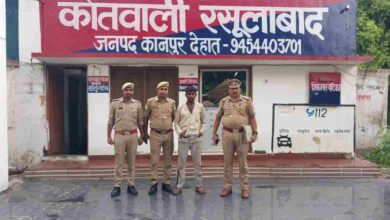 Photo of रसूलाबाद पुलिस ने किया हत्या का सनसनीखेज खुलासा, ई-रिक्शा चालक लूट के लालच में गला दबाकर की थी हत्या, अभियुक्त गिरफ्तार