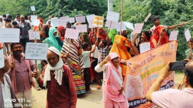 Photo of कानपुर देहात: भोगनीपुर के जगदीशपुर में अवैध शराब माफियाओं के खिलाफ ग्रामीणों का विशाल आक्रोश मार्च