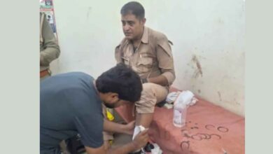 Photo of कानपुर देहात में विवाद शांत कराने पहुंची पुलिस टीम पर हमला,आरक्षी व होमगार्ड घायल