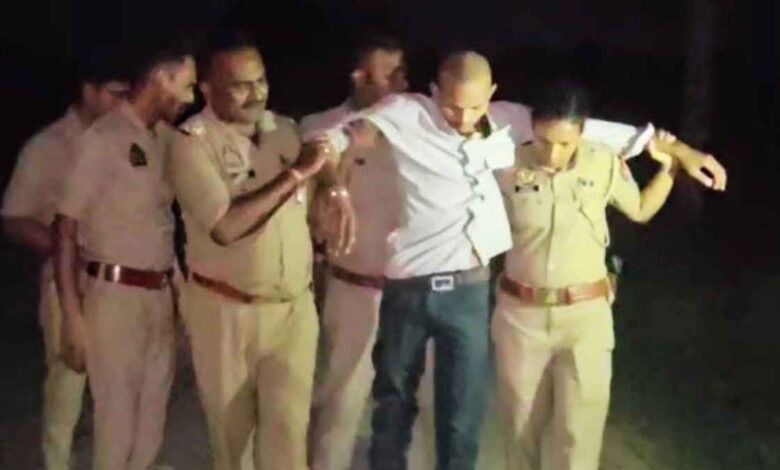 कानपुर देहात: मूसानगर में पुलिस और बदमाशों के बीच मुठभेड़: 25 जुलाई की ऑटो लूट का सफल अनावरण, एक बदमाश के पैर में लगी गोली, 2 गिरफ्तार 3 कानपुर देहात पुलिस मुठभेड़ में चोर अरेस्ट
