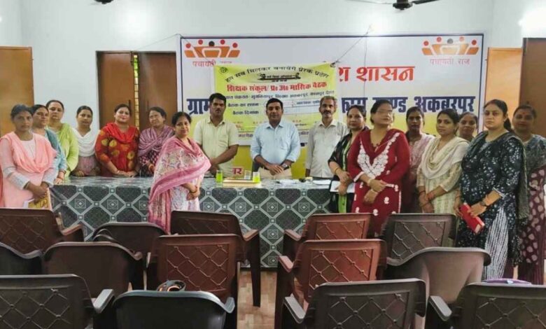 कानपुर देहात: प्राथमिक विद्यालय मड़वाई में संकुल बैठक संपन्न 1 प्राथमिक विद्यालय मड़वाई में संकुल बैठक को संबोधित करते बीईओ मनोज कुमार सिंह