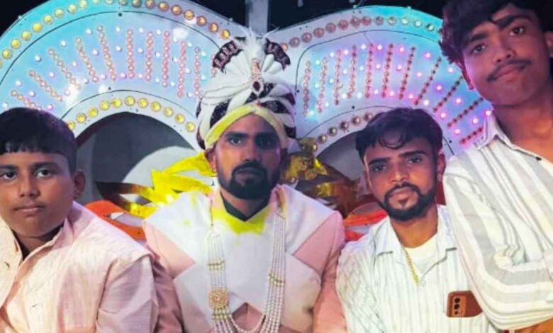 डेरापुर के खिरवा गांव में सूना पड़ा शादी का मंडप और बारात लौटने का दृश्य