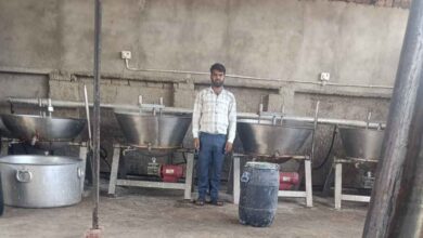 Photo of साधारण भट्टी से 15 लाख के लोन तक: कानपुर देहात के रवि कुमार ने बॉयलर तकनीक से बदली खोया व्यवसाय की तकदीर