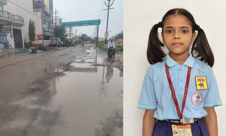 जरौली फेज 2 कानपुर में जलभराव और कीचड़ से होकर स्कूल जातीं छात्राएं