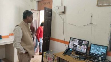 Photo of कानपुर देहात: यूपी टीईटी परीक्षा में अचानक केंद्र पहुंचे जिलाधिकारी, फिर जो हुआ उसने सबको चौंका दिया