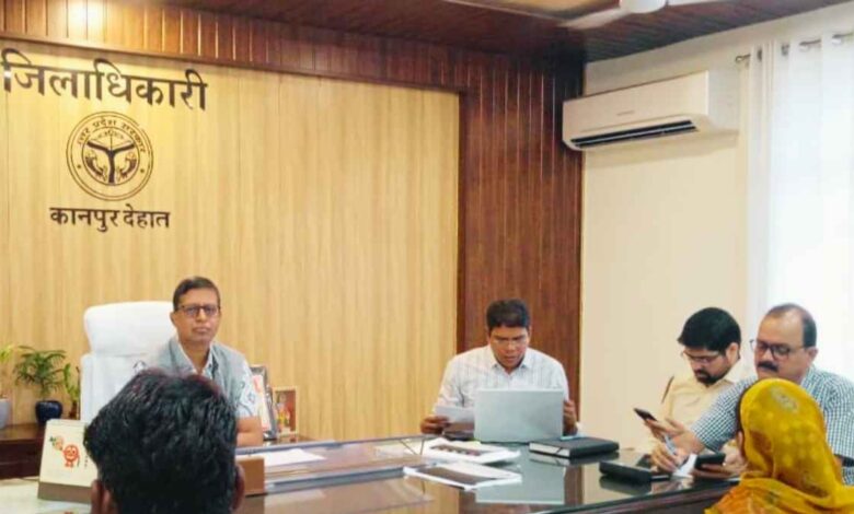 कानपुर देहात कलेक्ट्रेट में जनसुनवाई करते जिलाधिकारी कपिल सिंह