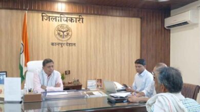 Photo of कानपुर देहात कलेक्ट्रेट में जिलाधिकारी कपिल सिंह ने सुनीं जनता की समस्याएं