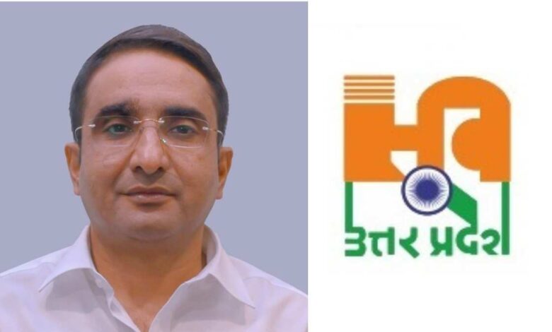 सूचना निदेशक विशाल सिंह उत्तर प्रदेश पत्रकारों के आयुष्मान कार्ड के नए पोर्टल की जानकारी देते हुए।