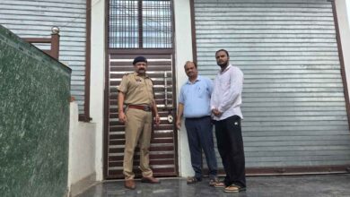 कानपुर देहात में होटलों पर प्रशासन का चाबुक, बिना रजिस्ट्रेशन और एनओसी के चल रहे 2 होटल सीज, 6 को नोटिस 2 Photo of कानपुर देहात में होटलों पर प्रशासन का चाबुक, बिना रजिस्ट्रेशन और एनओसी के चल रहे 2 होटल सीज, 6 को नोटिस