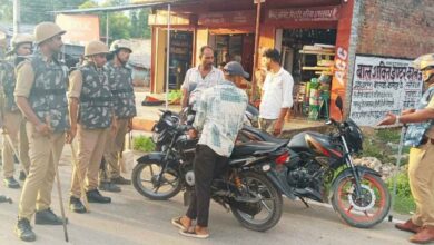 Photo of कानपुर देहात: बरौर में त्योहारों से पहले पुलिस सतर्क,पैदल मार्च कर कराया सुरक्षा का अहसास
