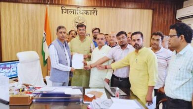 कानपुर देहात: सीएनजी बसों के बंद होने से जनता में भारी रोष, व्यापारियों ने जिलाधिकारी कपिल सिंह को सौंपा ज्ञापन 1 Photo of कानपुर देहात: सीएनजी बसों के बंद होने से जनता में भारी रोष, व्यापारियों ने जिलाधिकारी कपिल सिंह को सौंपा ज्ञापन