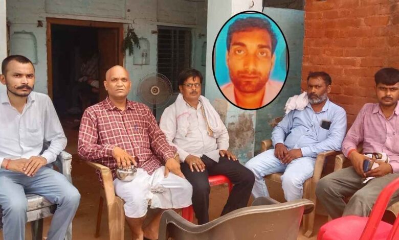 सड़क हादसे में जान गंवाने वाले शिक्षक के गांव बहमनौती में उमड़ी भीड़