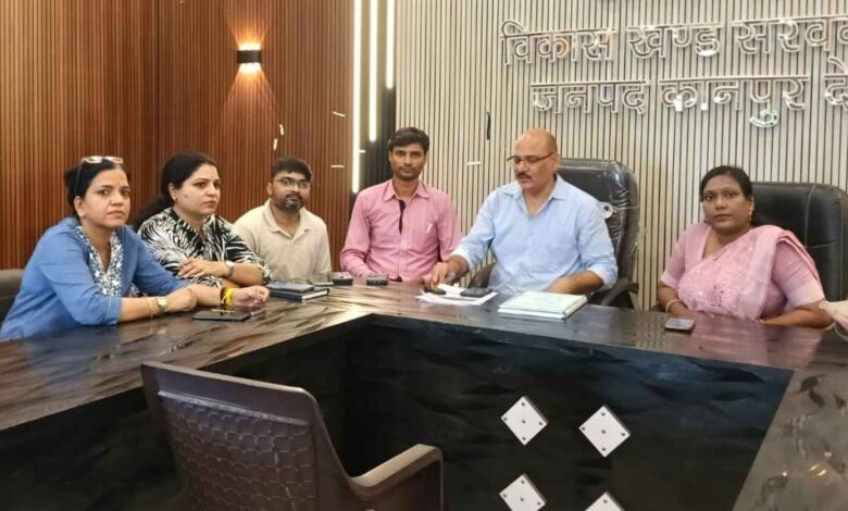 सरवनखेड़ा बीआरसी में प्रधानाध्यापकों की मासिक बैठक: गुणवत्तापूर्ण शिक्षा और समयबद्धता पर बीईओ ने दिए कड़े निर्देश 1 सरवनखेड़ा बीआरसी सभागार में प्रधानाध्यापकों की समीक्षा बैठक को संबोधित करते बीईओ
