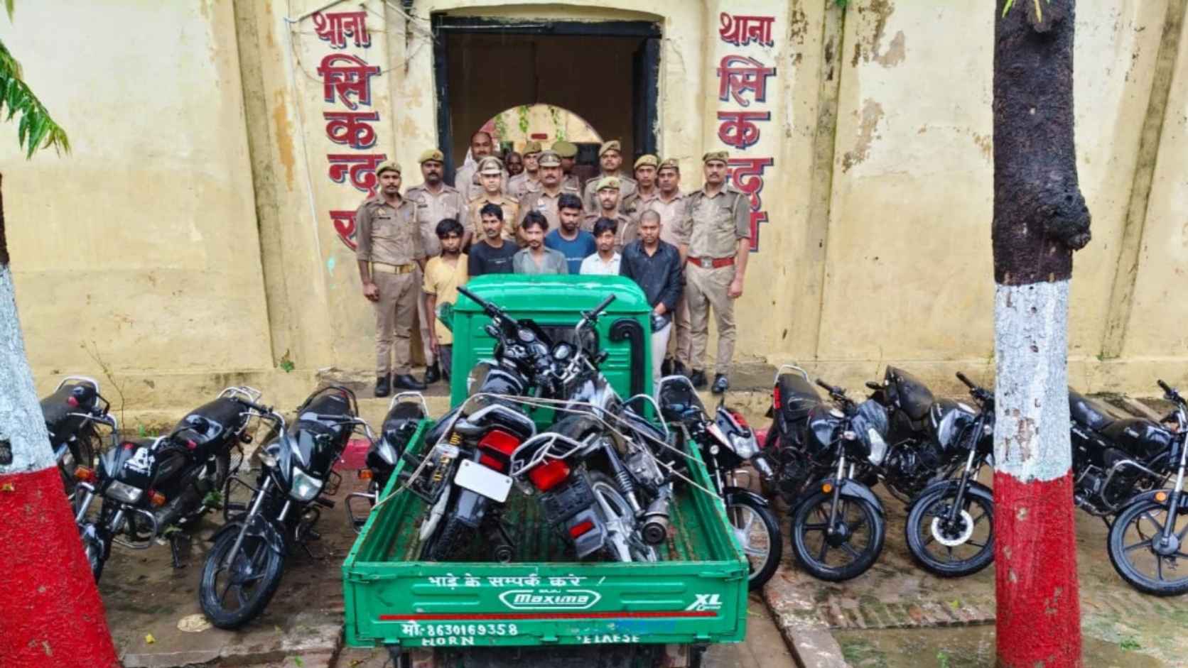 कानपुर देहात सिकंदरा पुलिस टीम और गिरफ्तार 6 वाहन चोर
