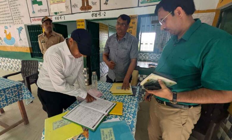 CDO Kanpur Dehat Inspected Primary School Shyam Sundarpur Malasa