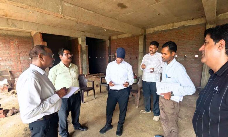 CDO Kanpur Dehat Inspected Under Construction Pukhrayan Bus Station