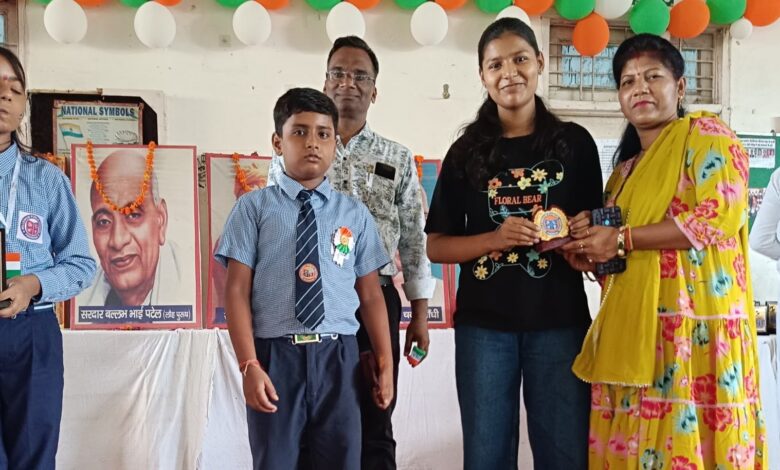 मिलेनियम पब्लिक इंटर कॉलेज में धूमधाम से मना स्वतंत्रता का जश्न 1 c2b97cc8 e5be 4ddd 9ce3 837e8e8988db D498AB43 7CF8 446D AF63 5F8CA92AEB50