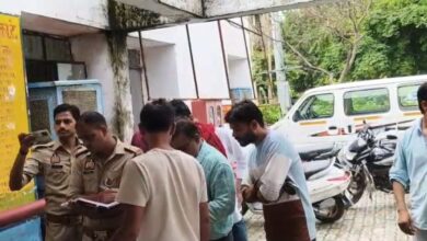 Photo of कानपुर देहात में दर्दनाक सड़क हादसा: अनियंत्रित कार की टक्कर में महिला की मौत, दो गंभीर घायल, हैलट रेफर