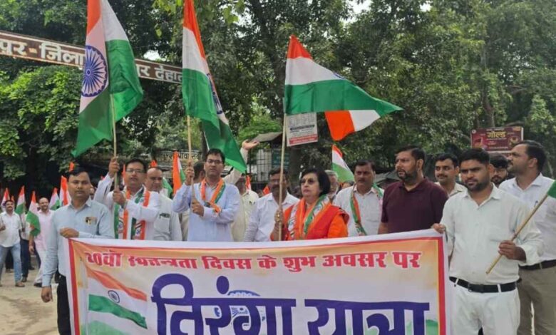 अकबरपुर तहसील में प्रतिभा शुक्ला और एसडीएम राजकुमार पांडेय की मौजूदगी में निकाली गई तिरंगा यात्रा