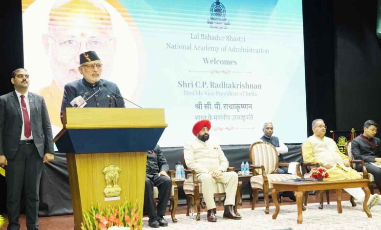 पद या सत्ता से नहीं, नैतिक आचरण से आंका जाता है सच्चा नेतृत्व, एलबीएसएनएए में नए आईएएस अफसरों से बोले उपराष्ट्रपति 1 उपराष्ट्रपति सीपी राधाकृष्णन मसूरी एलबीएसएनएए में प्रशिक्षु आईएएस अधिकारियों को संबोधित करते हुए