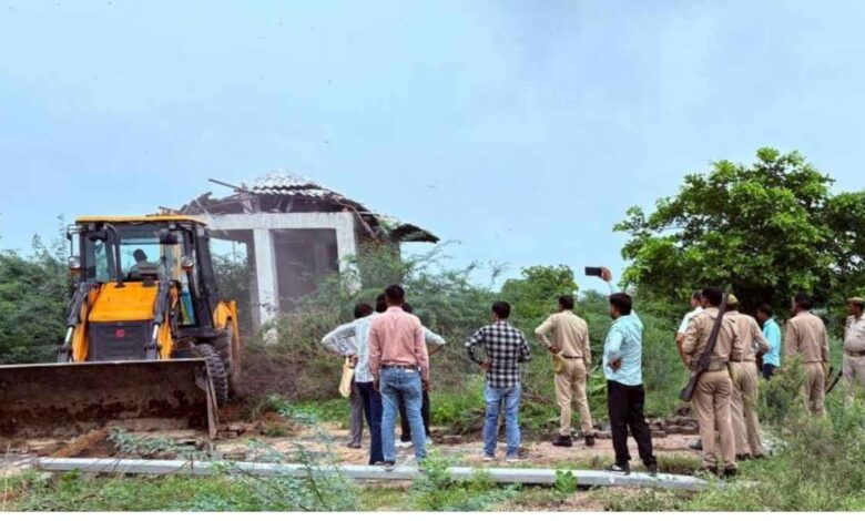 उरई झांसी रोड अवैध प्लाटिंग ध्वस्तीकरण कार्रवाई