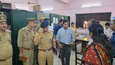 Photo of कानपुर: एआरटीओ दफ्तर में बड़ा छापा, पकड़े गए 11 संदिग्ध दलाल, रिकॉर्ड और कैश में मिली भारी गड़बड़ी