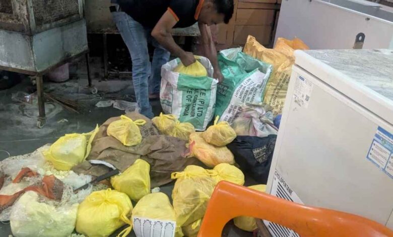 कानपुर खोया मंडी छापा 450 किलो दूषित खोया नष्ट